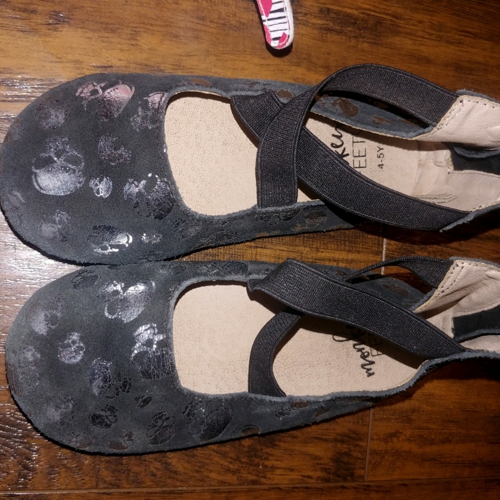 Monkey feet skull shoes